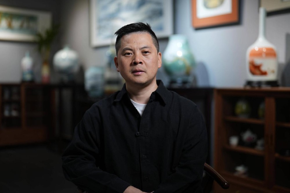 熊智華（國(guó)瓷紅葉畫院研究員）